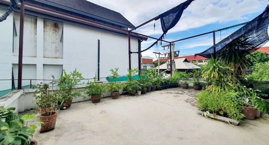 Reihenhaus zum Kauf mit 4 Zimmer in Mueang Chiang Mai, Chiang Mai