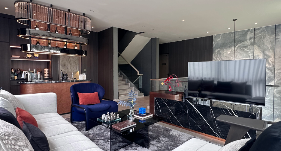 For sale 3 bedrooms house in Huai Khwang, Bangkok