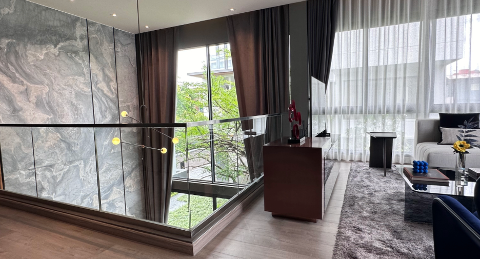 For sale 3 bedrooms house in Huai Khwang, Bangkok