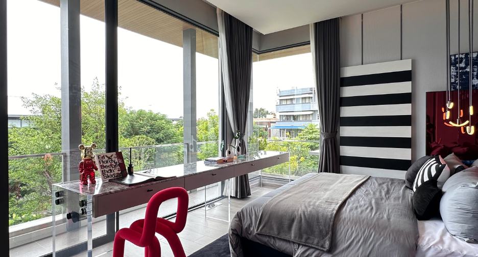 For sale 3 bedrooms house in Huai Khwang, Bangkok