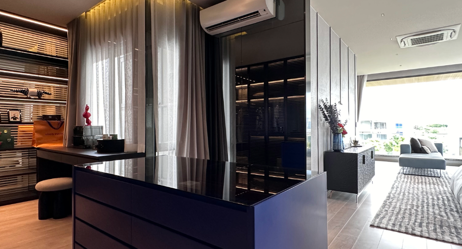 For sale 3 bedrooms house in Huai Khwang, Bangkok