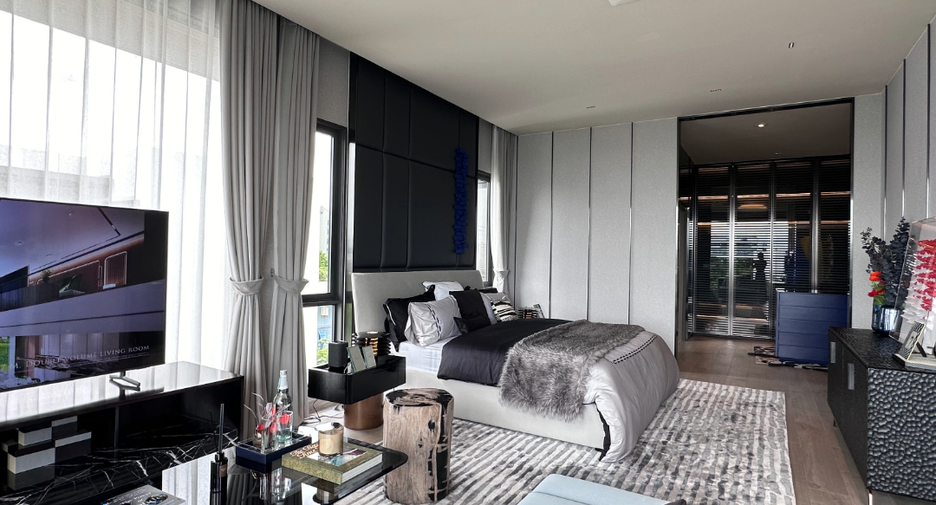 For sale 3 bedrooms house in Huai Khwang, Bangkok