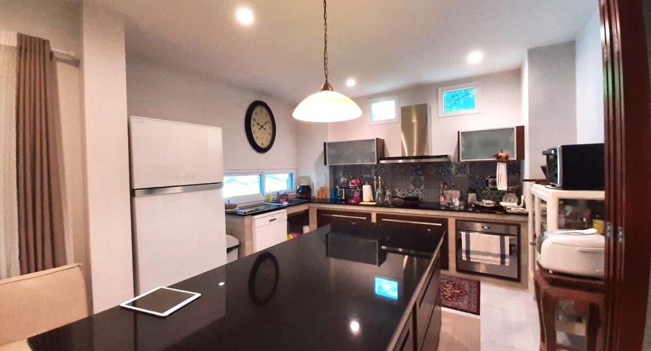 Casa en venta de 4 habitaciones en San Kamphaeng, Chiang Mai