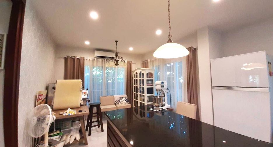 Casa en venta de 4 habitaciones en San Kamphaeng, Chiang Mai
