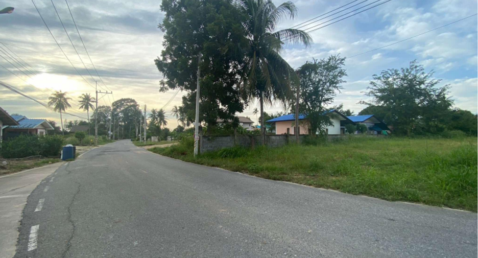出售 土地 在 Bang Lamung, Chon Buri