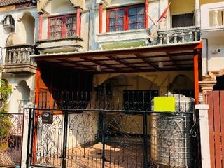 Reihenhaus zur Miete mit 2 Zimmer in Huai Khwang, Bangkok