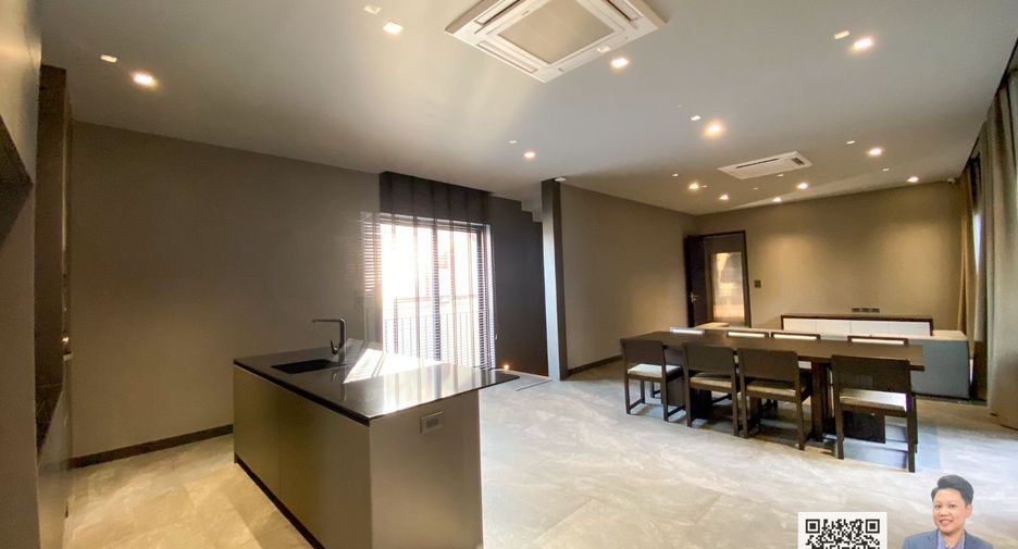 For sale 5 bedrooms house in Suan Luang, Bangkok