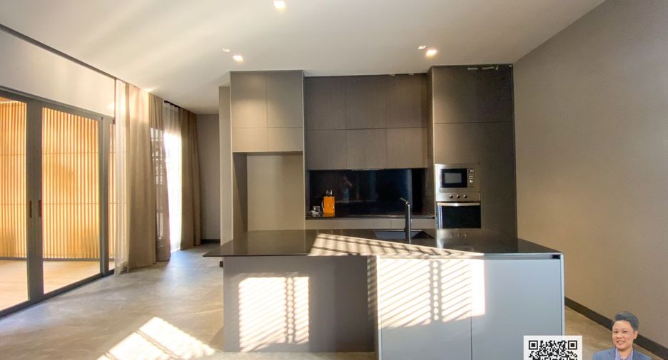 For sale 5 bedrooms house in Suan Luang, Bangkok