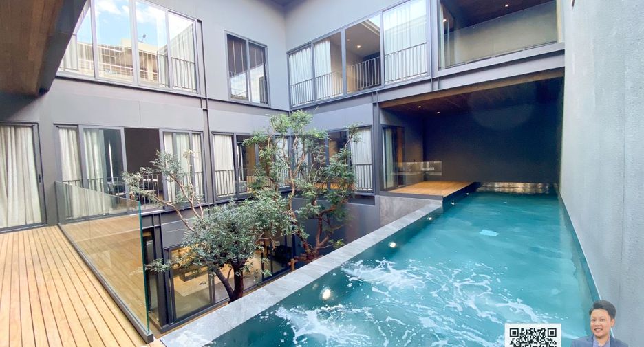 For sale 5 bedrooms house in Suan Luang, Bangkok