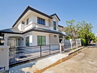 For sale 5 bedrooms house in San Kamphaeng, Chiang Mai