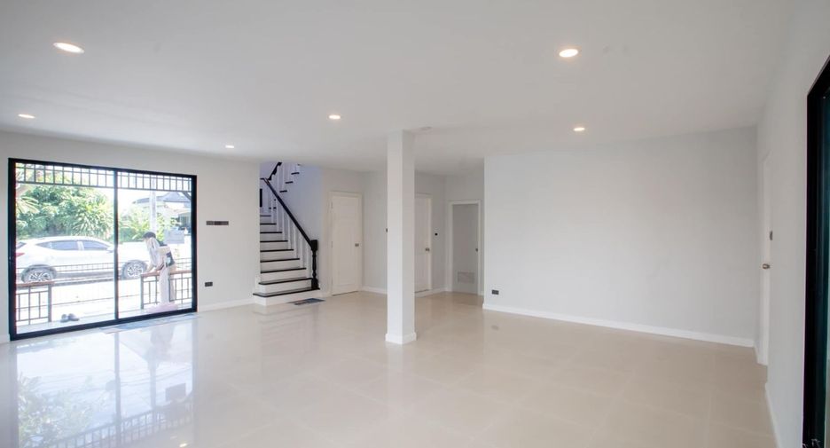 For sale 5 bedrooms house in San Kamphaeng, Chiang Mai