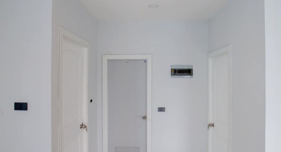 For sale 5 bedrooms house in San Kamphaeng, Chiang Mai