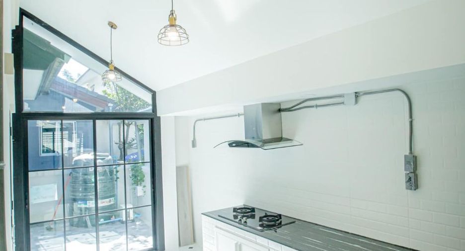For sale 5 bedrooms house in San Kamphaeng, Chiang Mai