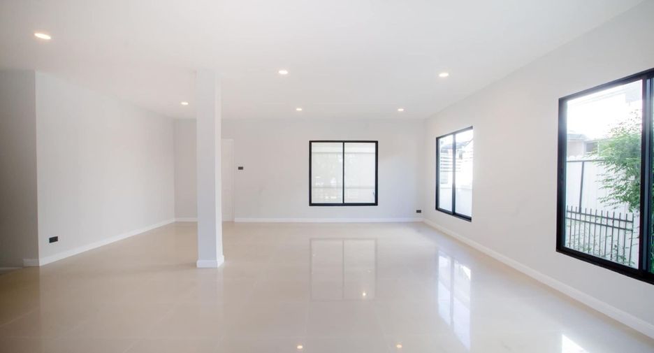 For sale 5 bedrooms house in San Kamphaeng, Chiang Mai