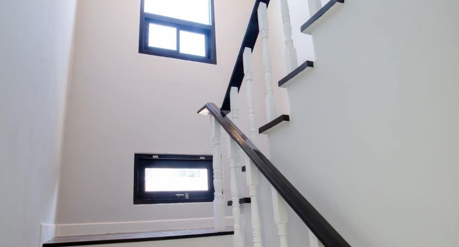 For sale 5 bedrooms house in San Kamphaeng, Chiang Mai