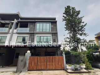 For sale 3 bed townhouse in Lat Phrao, Bangkok