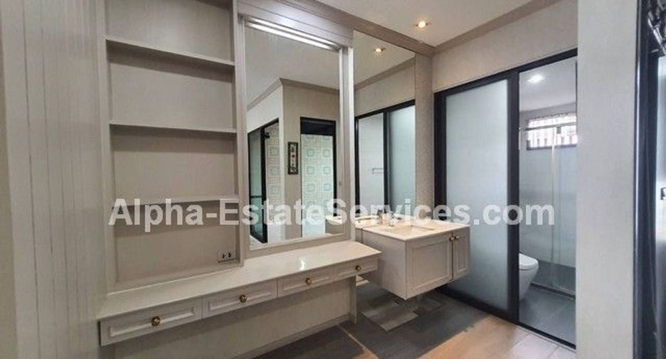 Reihenhaus zum Kauf mit 3 Zimmer in Lat Phrao, Bangkok