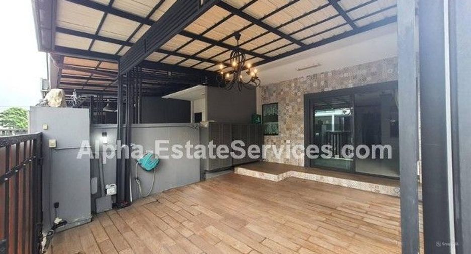 Reihenhaus zum Kauf mit 3 Zimmer in Lat Phrao, Bangkok