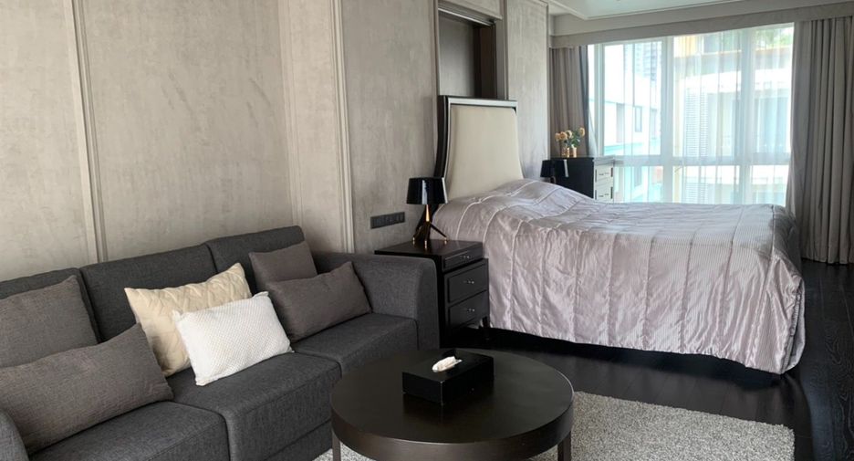 For rent 3 bedrooms condo in Khlong Toei, Bangkok