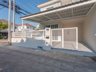For rent 3 bed townhouse in East Pattaya, Pattaya