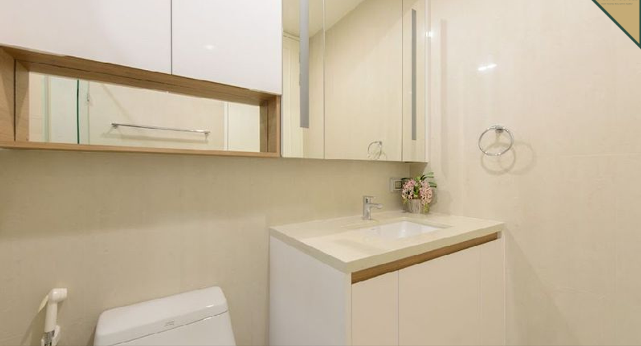 For sale 2 bedrooms condo in Pathum Wan, Bangkok