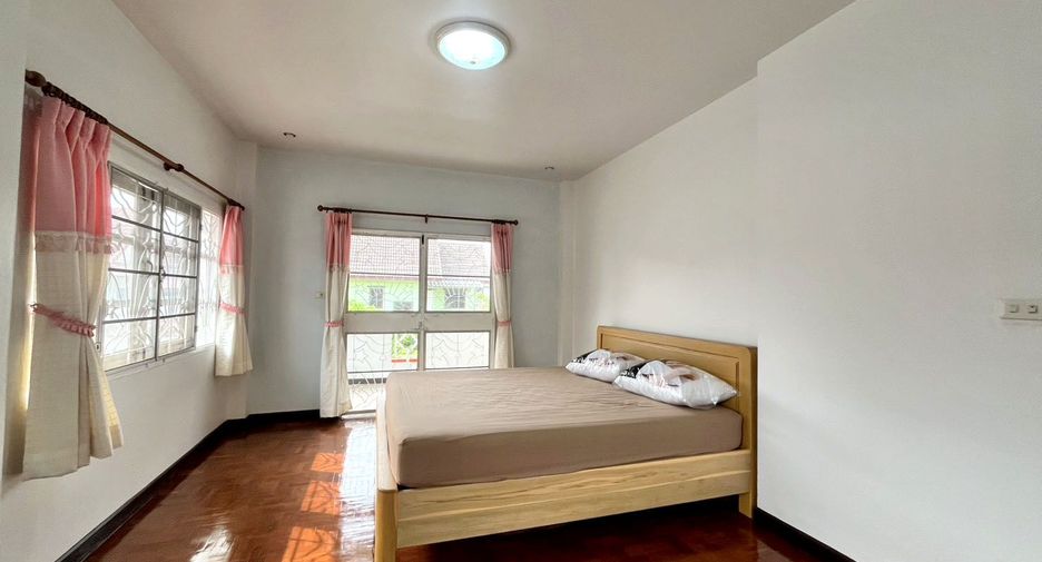 For rent 3 bedrooms house in Mueang Chiang Mai, Chiang Mai