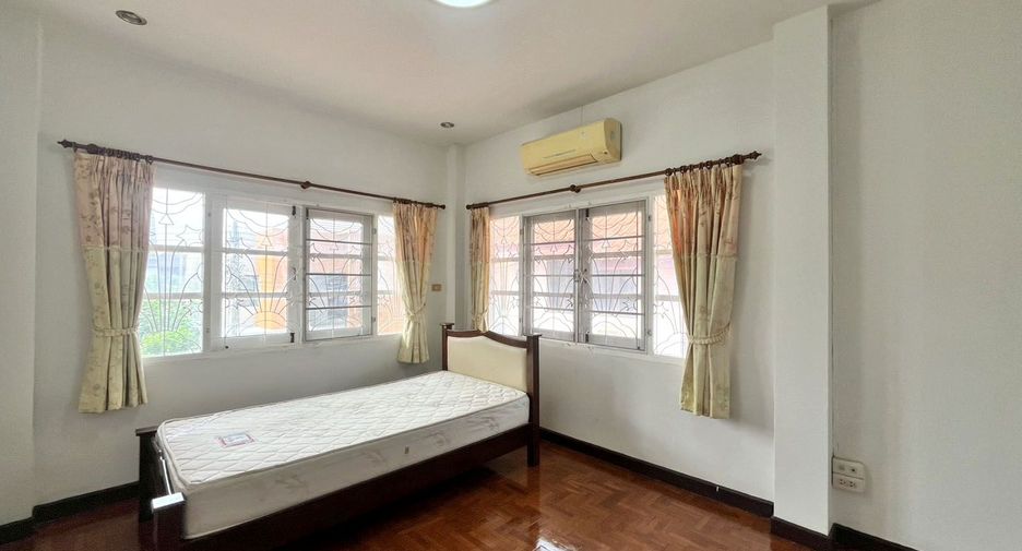 For rent 3 bedrooms house in Mueang Chiang Mai, Chiang Mai