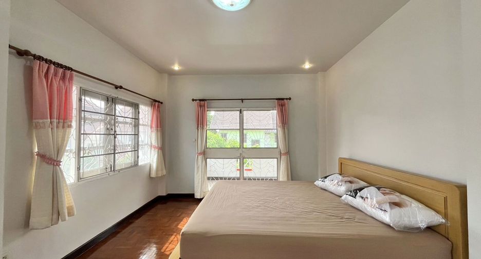 For rent 3 bedrooms house in Mueang Chiang Mai, Chiang Mai
