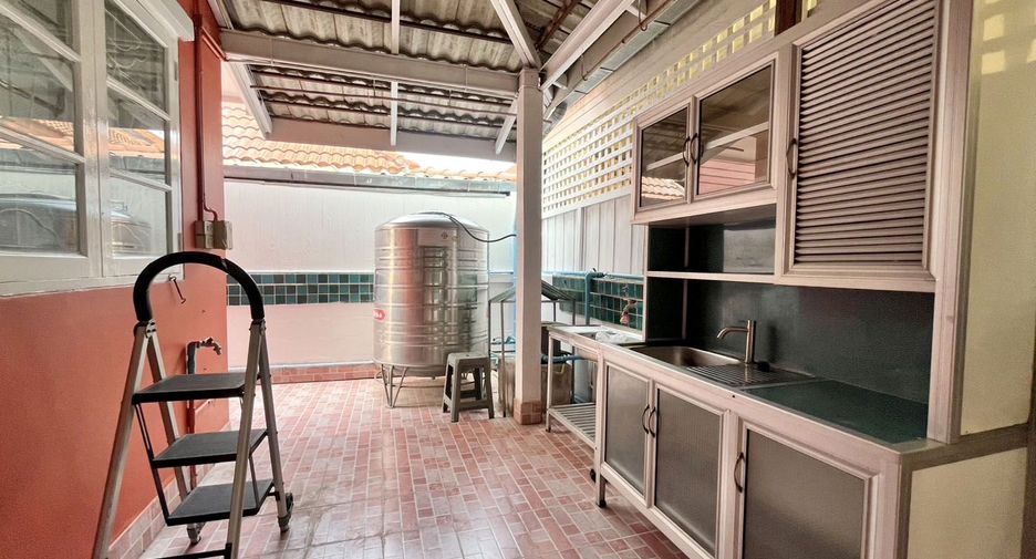 For rent 3 bedrooms house in Mueang Chiang Mai, Chiang Mai