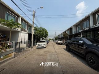 出租 和 出售 3 卧室 联排别墅 在 Khlong Sam Wa, 曼谷