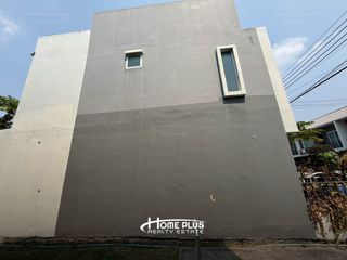 出租 和 出售 3 卧室 联排别墅 在 Khlong Sam Wa, 曼谷