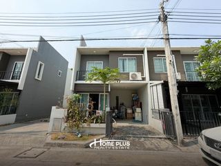 出租 和 出售 3 卧室 联排别墅 在 Khlong Sam Wa, 曼谷