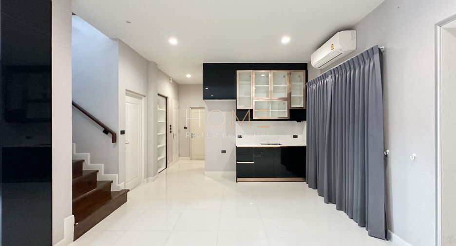 For sale 4 bedrooms house in Phasi Charoen, Bangkok
