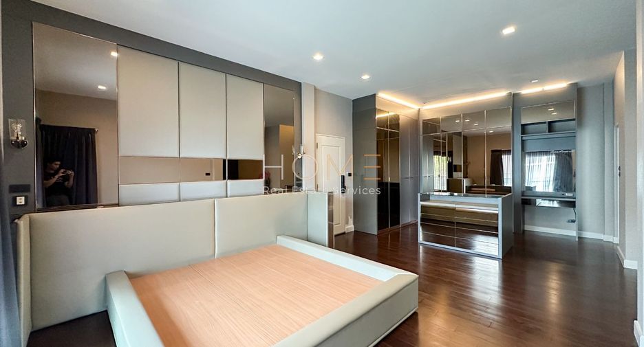 For sale 4 bedrooms house in Phasi Charoen, Bangkok