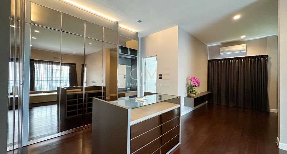 For sale 4 bedrooms house in Phasi Charoen, Bangkok
