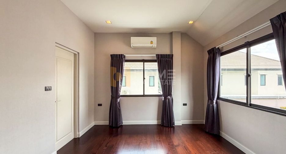 Haus zum Kauf mit 4 Zimmer in Phasi Charoen, Bangkok