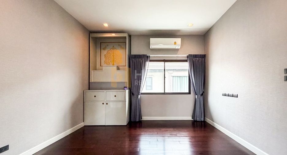 Haus zum Kauf mit 4 Zimmer in Phasi Charoen, Bangkok