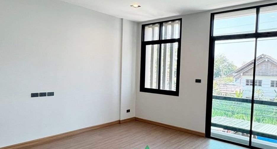 For sale 4 bedrooms retail Space in Nong Khaem, Bangkok