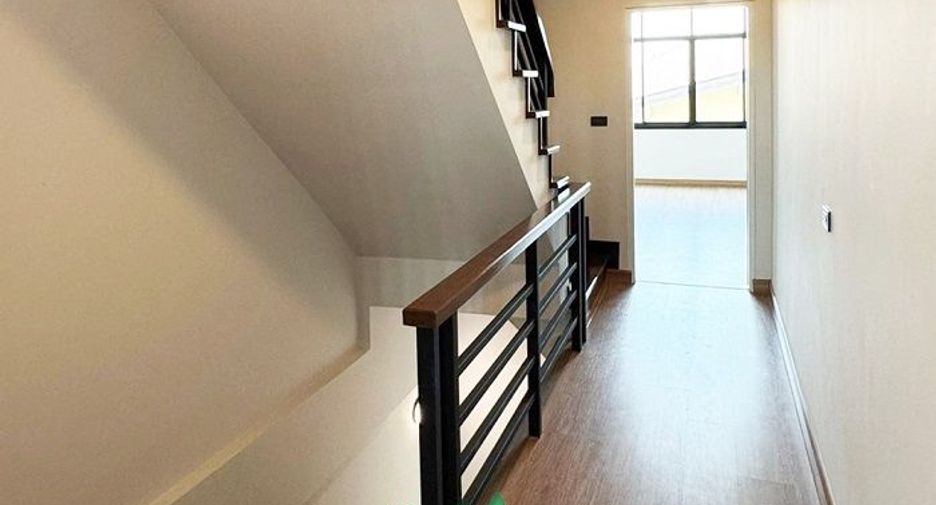 For sale 4 bedrooms retail Space in Nong Khaem, Bangkok