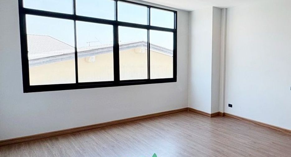For sale 4 bedrooms retail Space in Nong Khaem, Bangkok