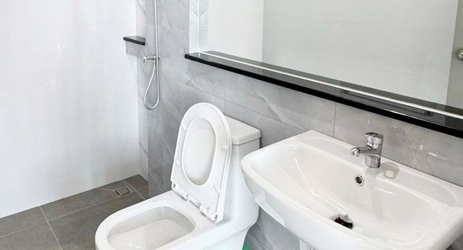 For sale 4 bedrooms retail Space in Nong Khaem, Bangkok