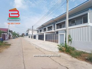For sale 2 bed townhouse in Khlong Luang, Pathum Thani