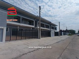 For sale 2 bed townhouse in Khlong Luang, Pathum Thani