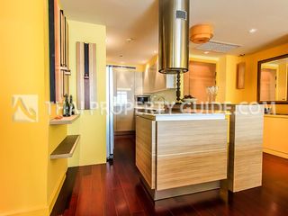 For rent 3 Beds condo in Phaya Thai, Bangkok