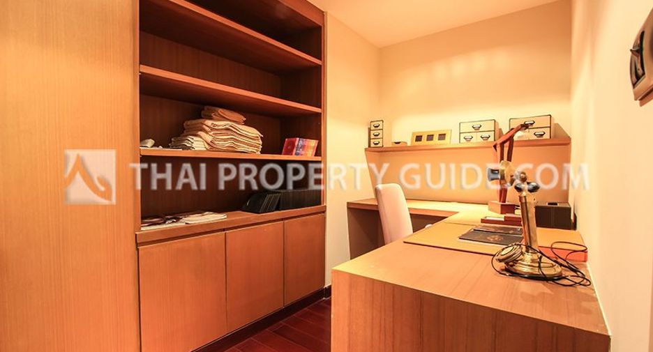 For rent 3 bedrooms condo in Phaya Thai, Bangkok