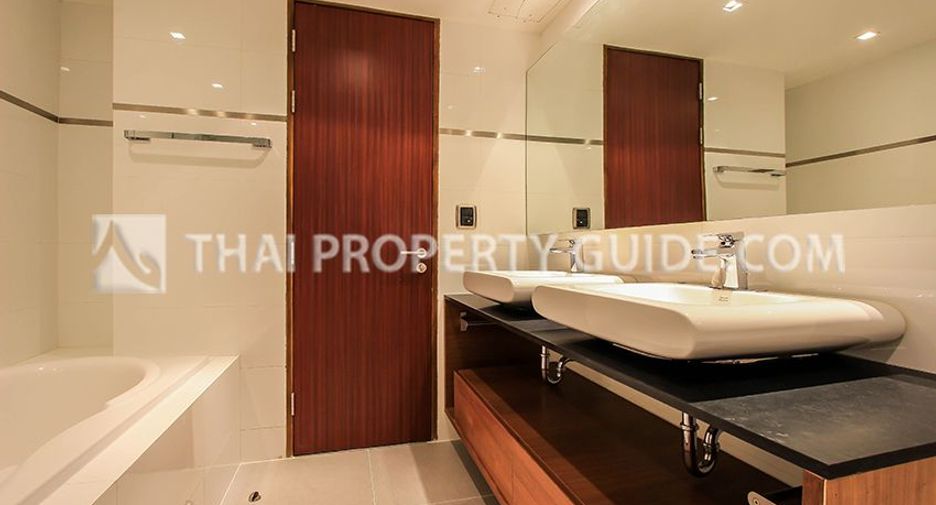 For rent 3 bedrooms condo in Phaya Thai, Bangkok