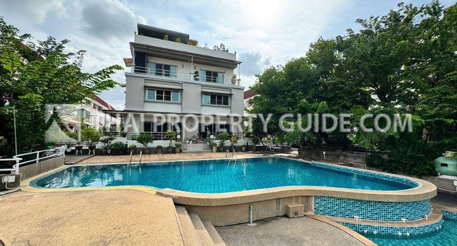 For rent 5 ベッドルーム townhouse in Bang Khen, Bangkok