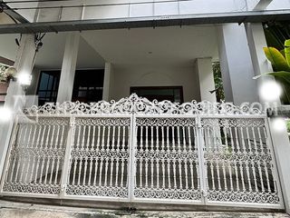 For rent 5 bedrooms townhouse in Bang Khen, Bangkok