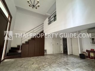 For rent 5 bedrooms townhouse in Bang Khen, Bangkok