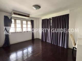 For rent 5 bedrooms townhouse in Bang Khen, Bangkok